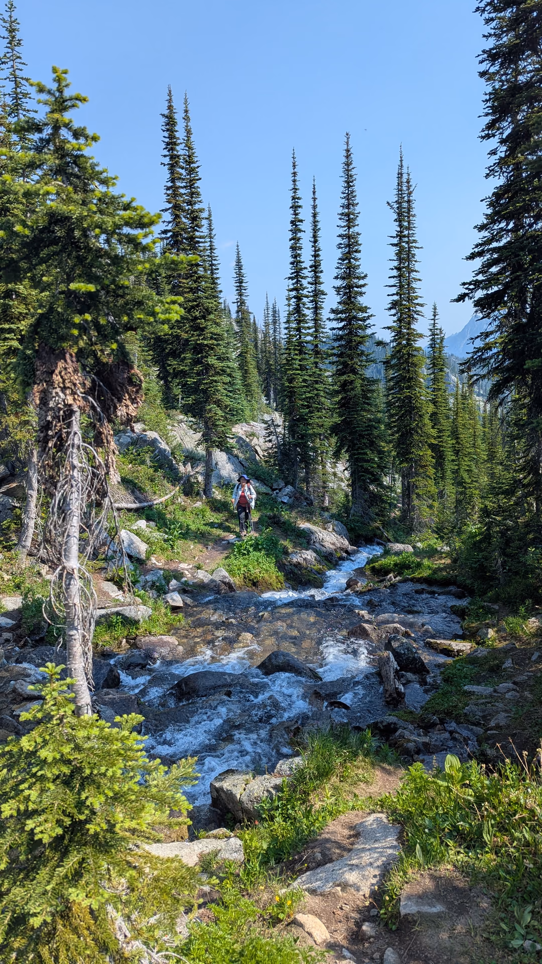 Path up to Sapphire lakes